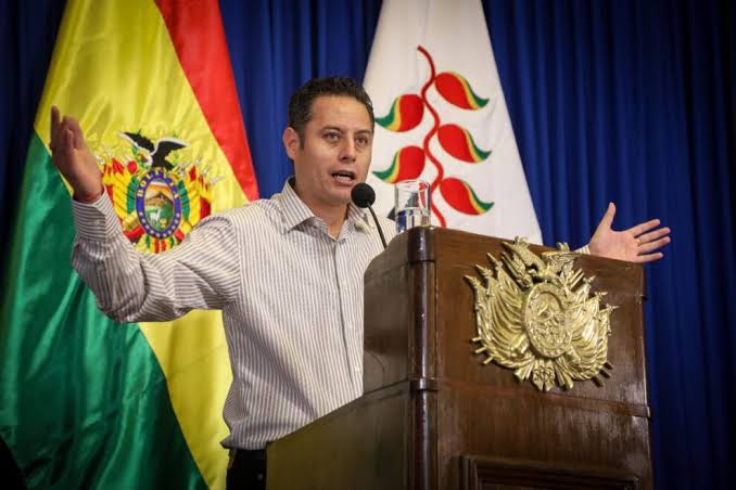 Lara asume la presidencia temporal y critica el decreto de gobernanza a distancia