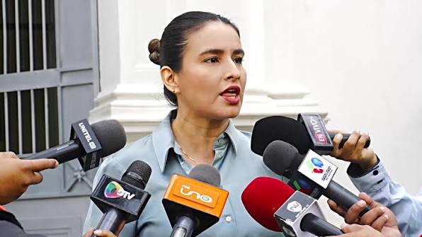 Paola Aguirre sugiere incremento en la tarifa de Mi Teleférico y genera controversia