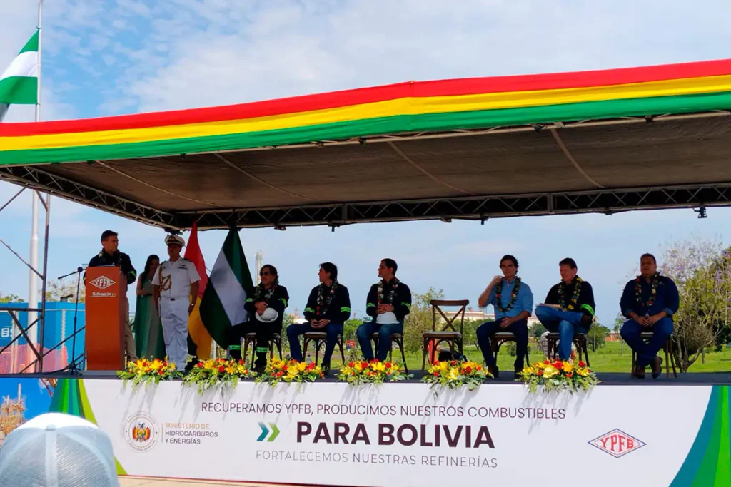 Gobierno boliviano relanza refinación de crudo importado