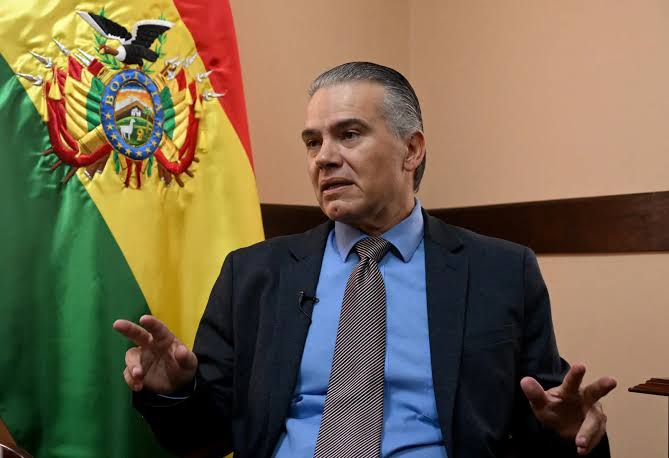 Justiniano sugiere que Morales debe acatar la ley