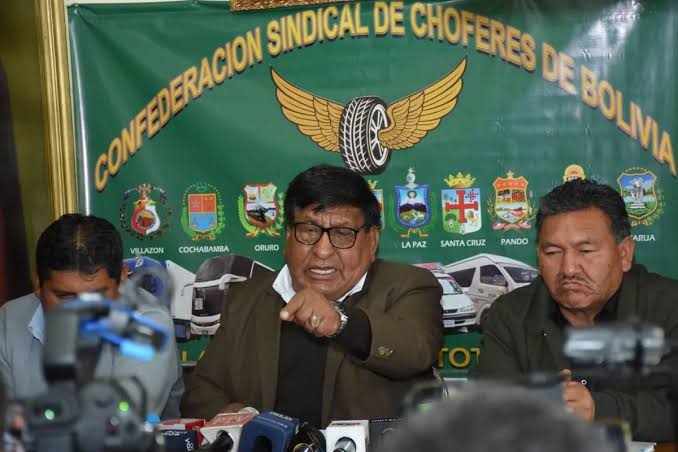 Choferes de Bolivia se preparan para movilizaciones si no hay cambios en el precio del diésel