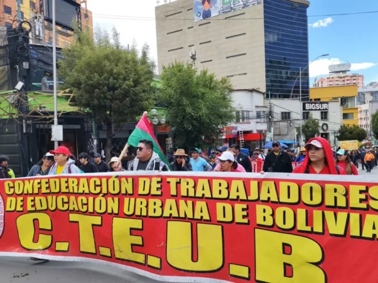 Educadores exigen una drástica reducción de salarios en el Gobierno