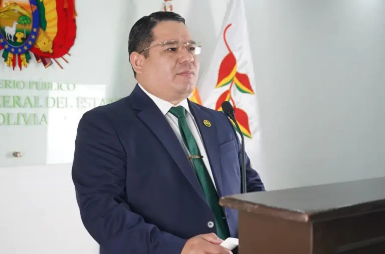 Diego Ávila es señalado como "presidente constitucional" por el fiscal general