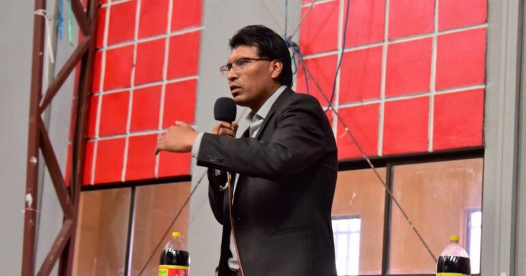 Cívicos exigen acción legal contra Nilton Condori por bloqueos