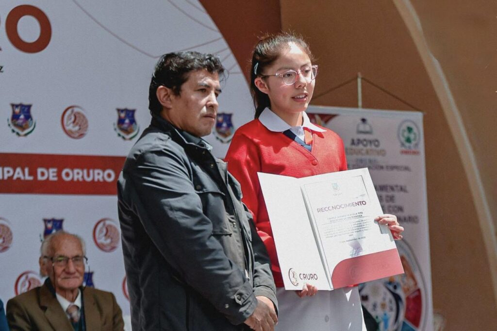 Reconocen a más de 50 talentos de Oruro por sus logros