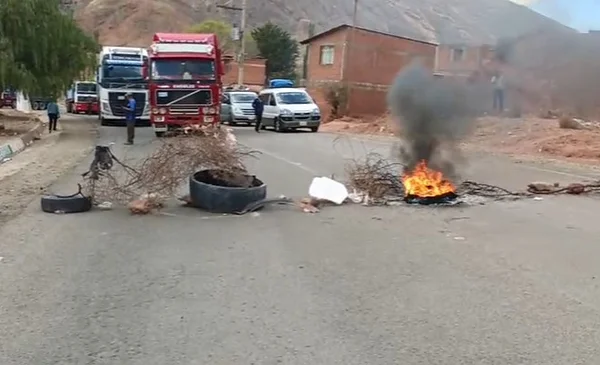 Comunidad de Potosí bloquea ruta a Oruro por escasez de combustible