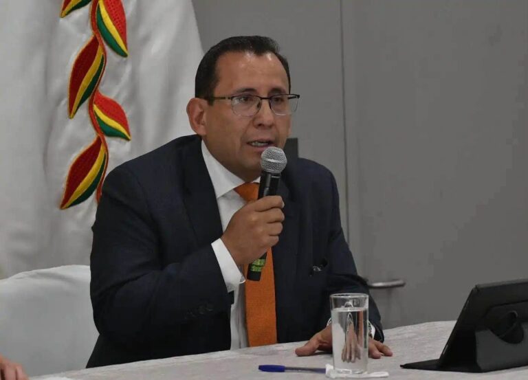 Revisión de empresas públicas es una medida económica, asegura el Gobierno