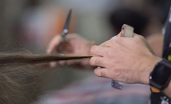 Las mejores fechas para un corte de cabello en septiembre según la luna