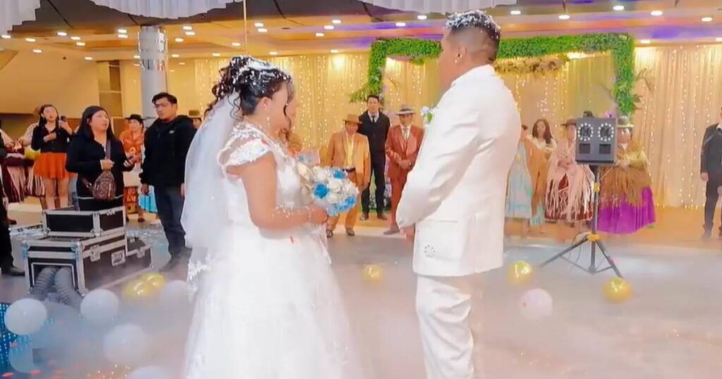 Emotiva boda en La Paz con padres presentes gracias a la IA