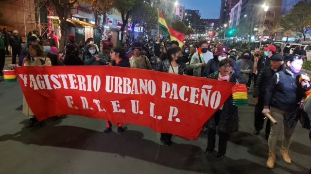 Maestros de La Paz protestan contra nueva ley educativa