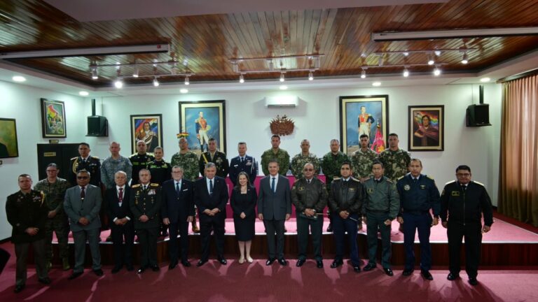 Bolivia acoge el primer Taller Internacional sobre control de multitudes y crisis