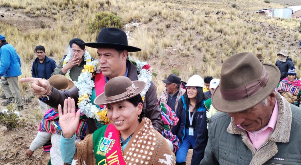 Revilla visita Ayo Ayo y anuncia un Museo en honor a Túpac Katari