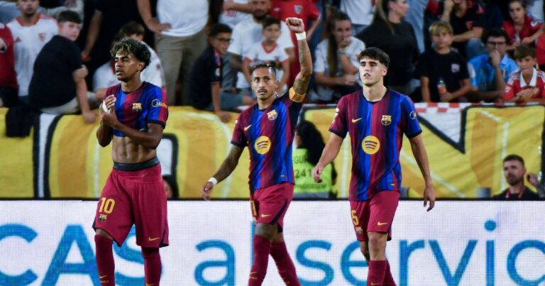 Raphinha brilla con un triplete y el Barcelona se mantiene invicto en LaLiga