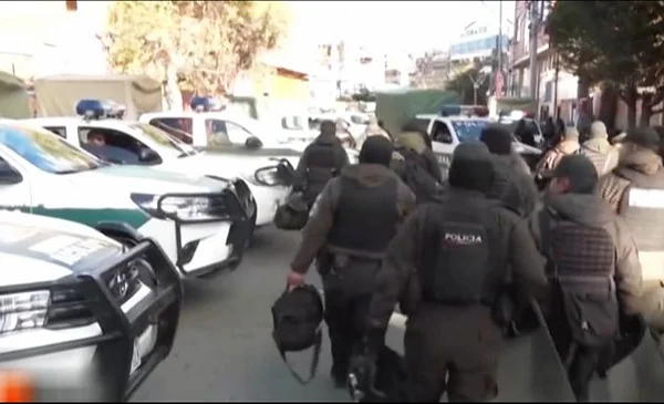 La Policía de La Paz refuerza la seguridad con 900 efectivos ante posibles bloqueos