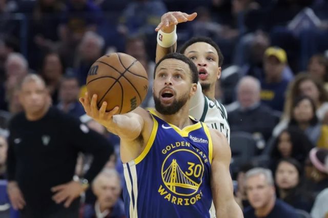 Curry extiende su vínculo con los Warriors por dos años