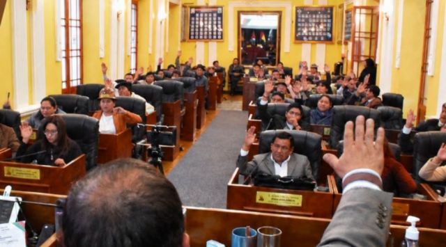 Dirigente campesino propone castigo extremo para asambleístas por aumento salarial