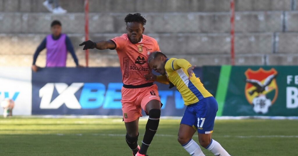 Suspenden a árbitros del VAR tras error en partido ABB-The Strongest