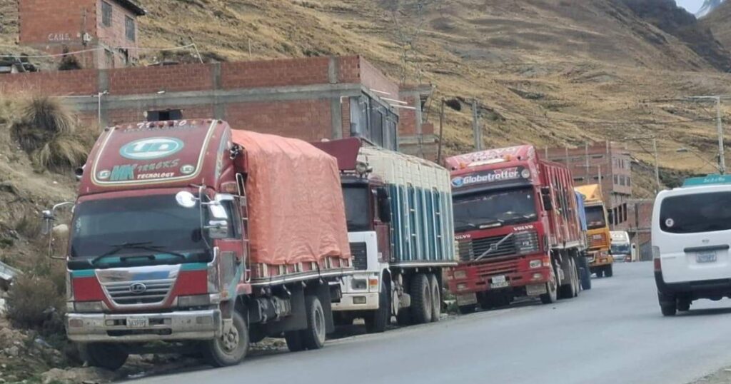 Agricultores y transportistas de La Paz claman por más diésel en sus comunidades