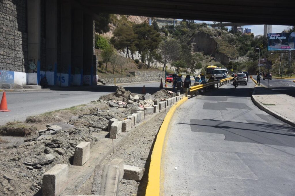 Cierre temporal del carril de subida en la avenida Mario Mercado