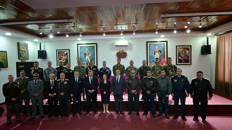 Reunión militar en La Paz para fortalecer la seguridad regional