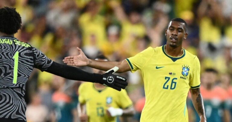 Brasil logra empatar en el último instante contra Australia
