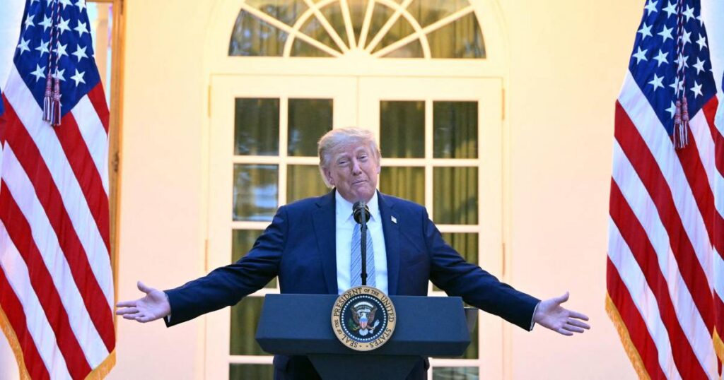 Trump defiende el desarrollo de la inteligencia artificial frente a sus críticos