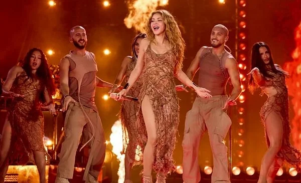Laura Pausini sorprende a Shakira durante su concierto en Madrid