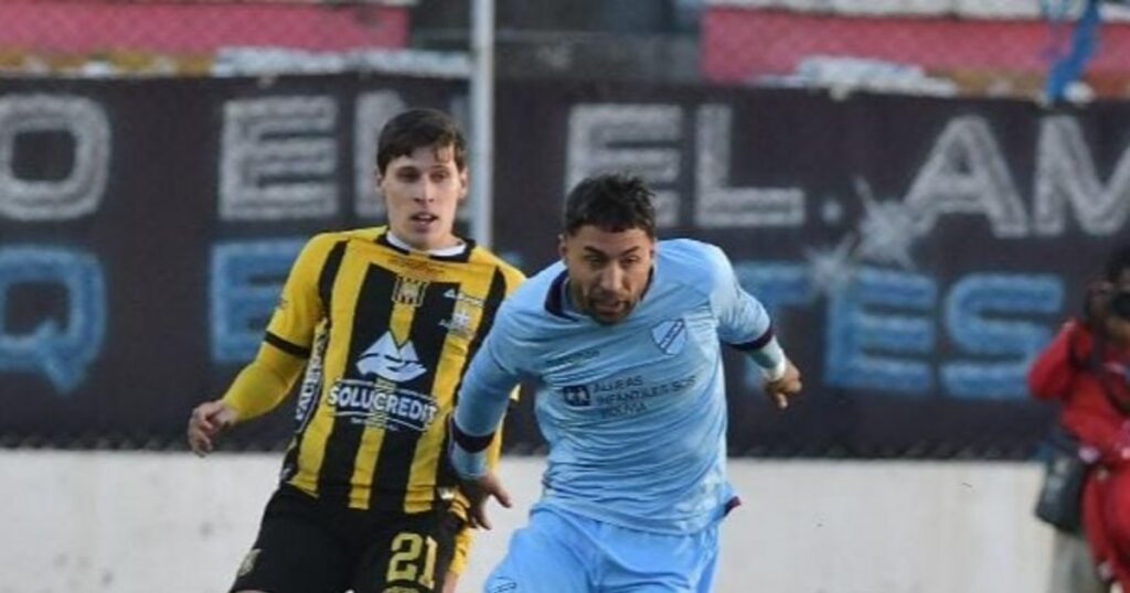 The Strongest y Bolívar empatan en un vibrante clásico paceño