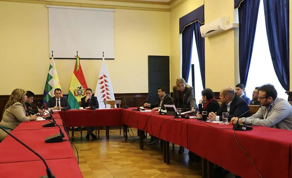 Lara y líderes de bancada alcanzan importantes acuerdos legislativos