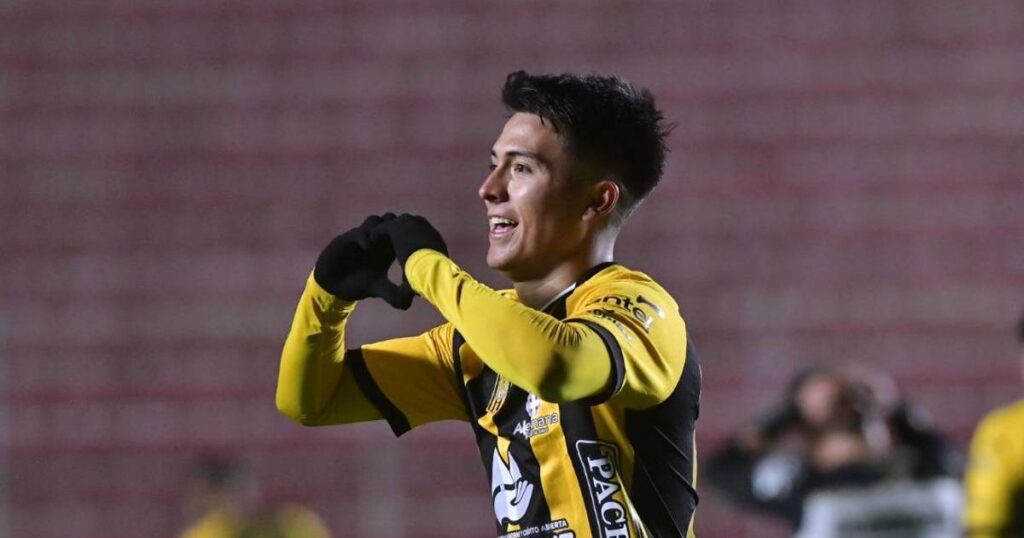 The Strongest arrasa con Real Oruro en el Siles