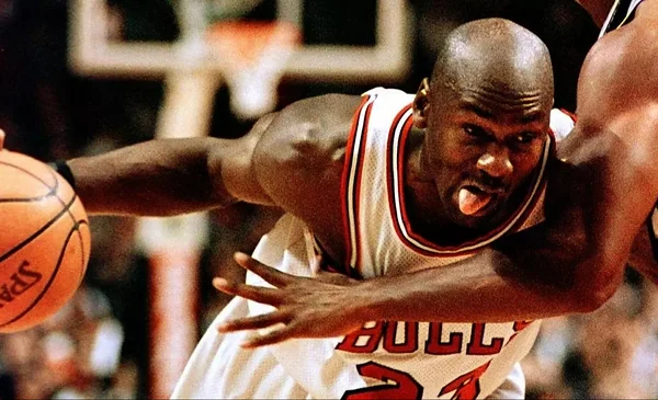 La camiseta de Michael Jordan de 1998 se subasta por más de 12 millones de dólares