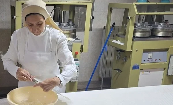Las monjas de Córdoba trabajan intensamente para preparar hostias para la visita del Papa