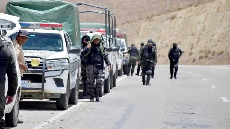 Despliegue policial y militar en rutas de La Paz ante posibles protestas