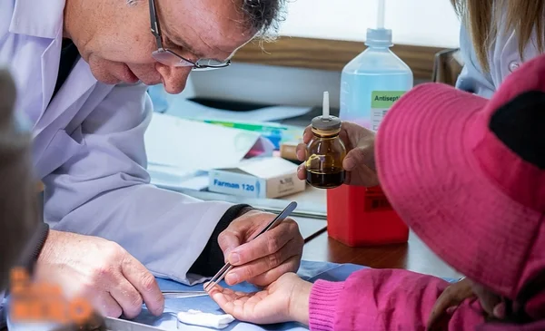 La campaña 'Manitos' ofrece cirugías sin costo para personas de todas las edades