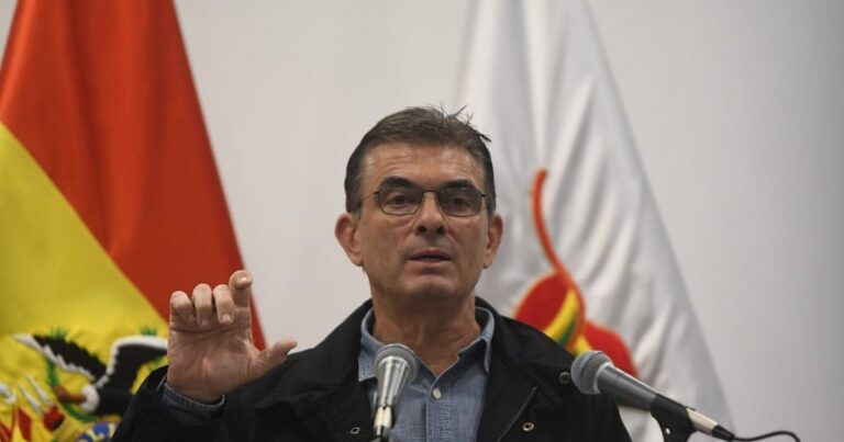 Paz arremete contra Evo Morales por denuncias de trata de menores