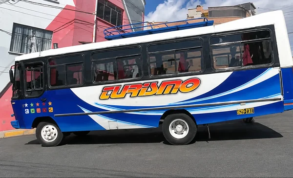 Transporte público de La Paz opera a mitad de capacidad por aumento del diésel