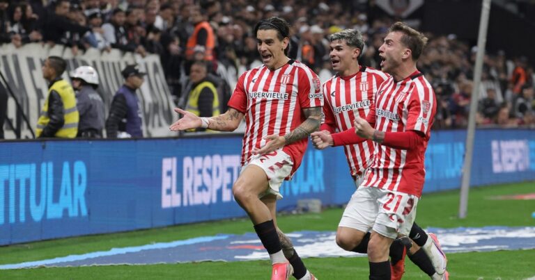 Estudiantes avanza a semifinales tras vencer a Corinthians