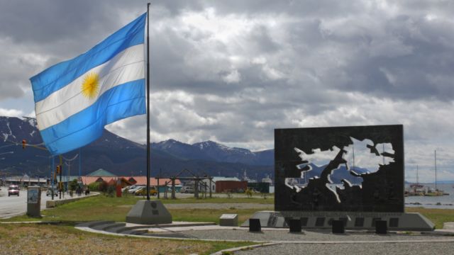 Trump lanza advertencia al Reino Unido sobre las Malvinas
