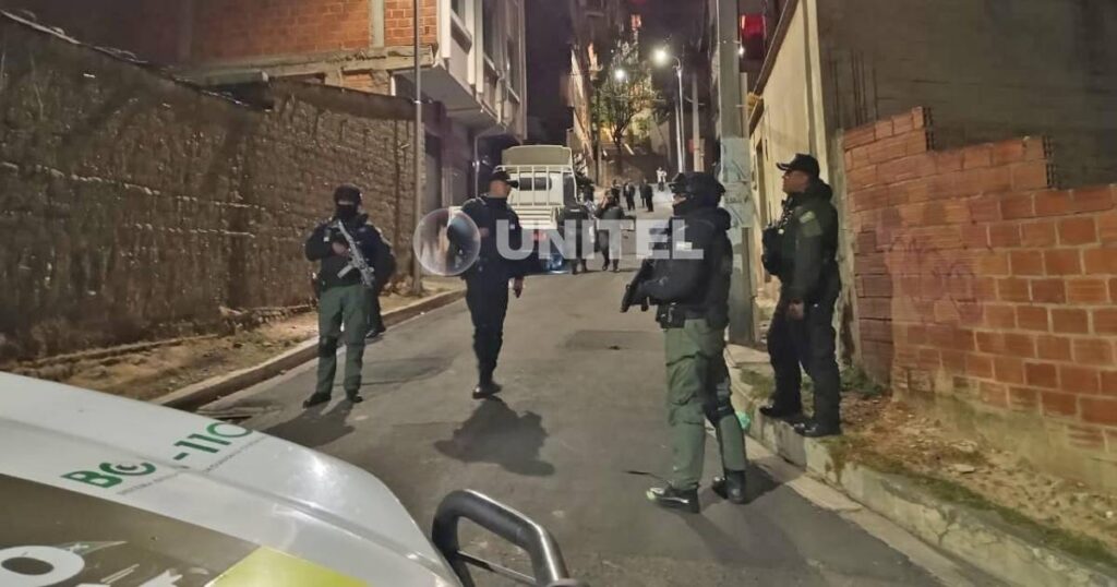 Atracan a librecambista en la puerta de su hogar en La Paz