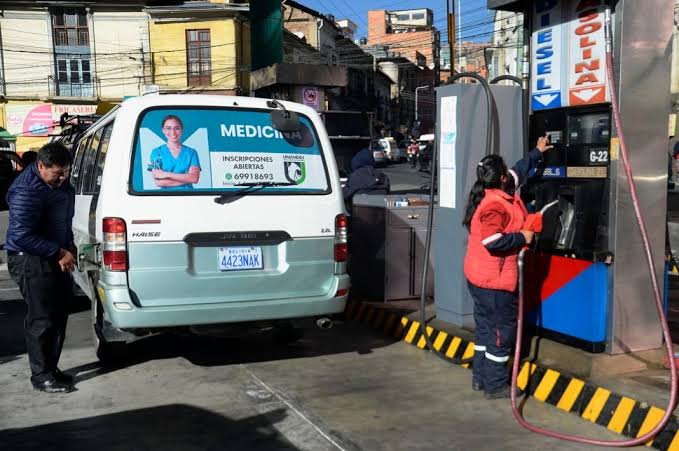 YPFB asegura que el precio de las gasolinas se mantiene estable y llama a evitar rumores