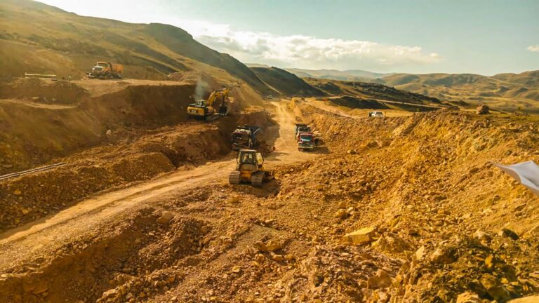 Bolivia presenta su plan de infraestructura vial en Miami