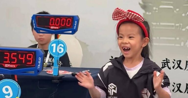 Una niña de 6 años establece un nuevo récord mundial con el cubo de Rubik