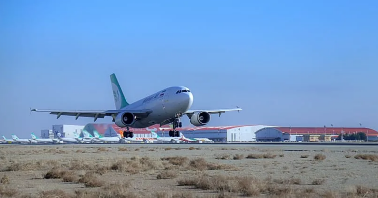 Sanciones de EE.UU. provocan cese de operaciones de aerolíneas iraníes