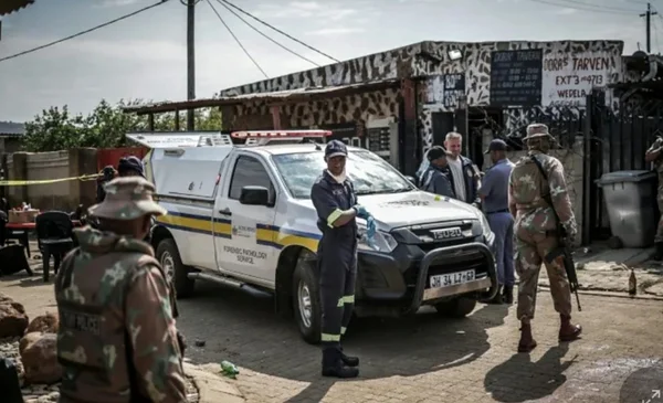 Tragedia en Sudáfrica: Tiroteos en taberna y local de ocio dejan 27 muertos