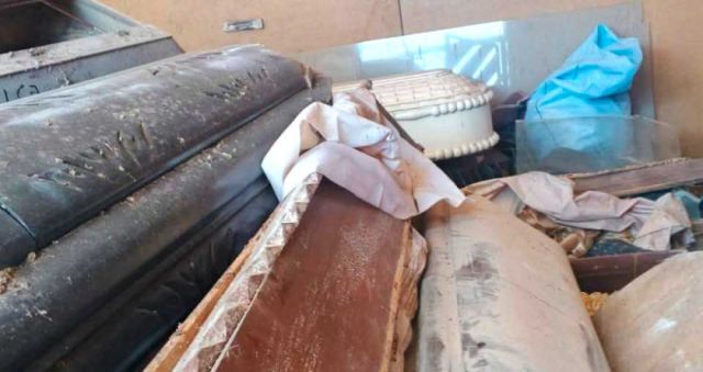 Confusión y protestas en el Cementerio General por restos humanos