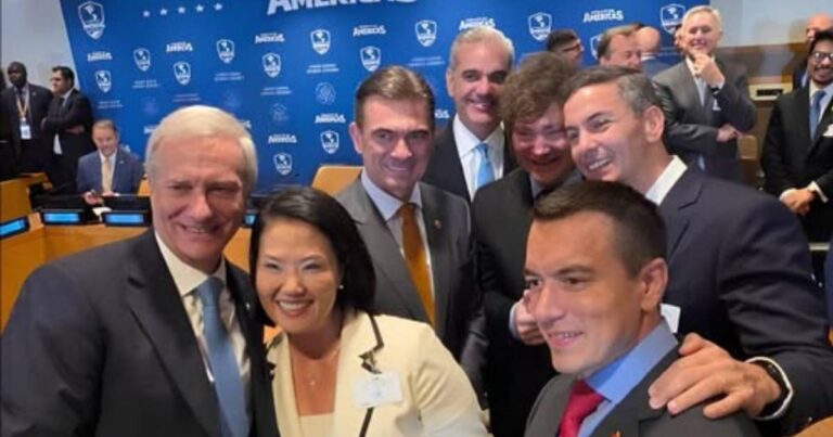 Selfie de líderes se vuelve viral tras reunión de cooperación