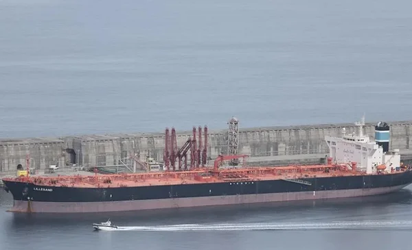 El petróleo Brent alcanza los 107,35 dólares por barril