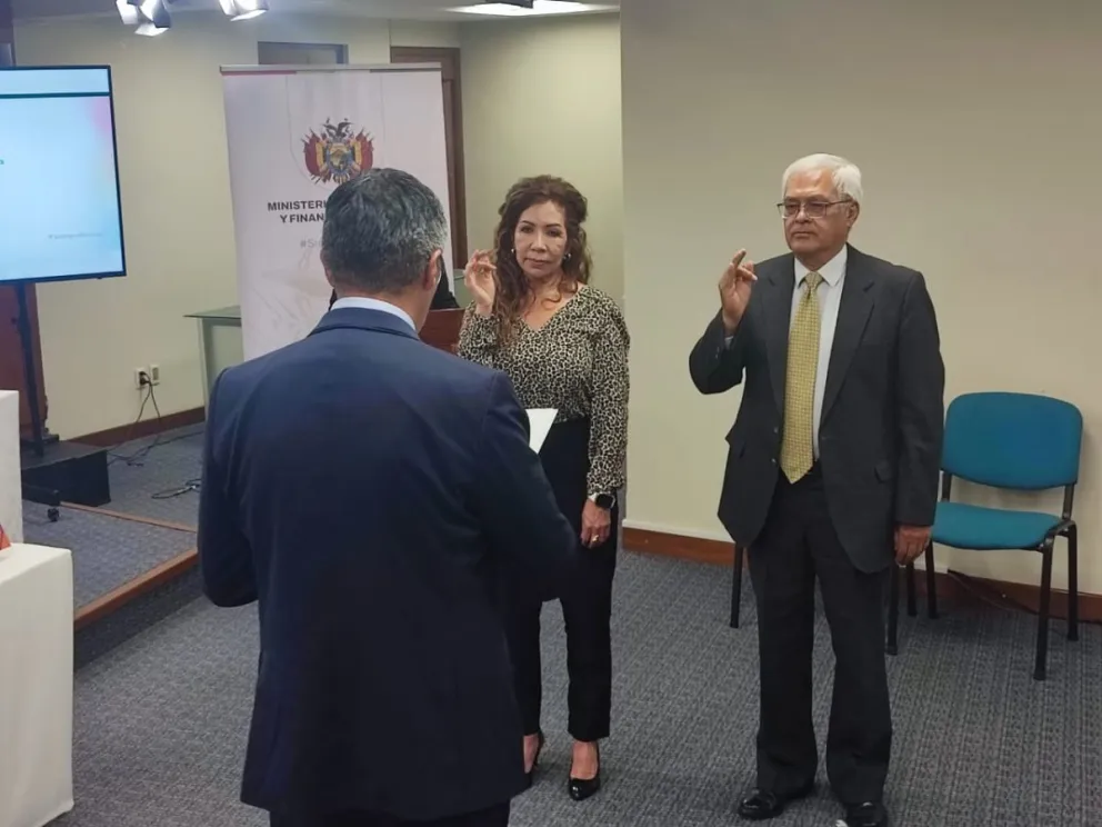 Se cuestiona la influencia de Tania Olmos en el Ministerio de Gobierno