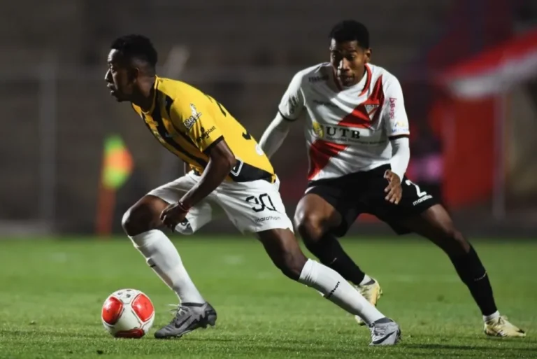 Victorias cruciales de Bolívar y The Strongest en la jornada 22 del fútbol boliviano