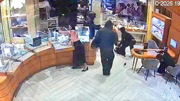 Detienen a Presuntos Autores del Robo a una Joyería en Santa Cruz